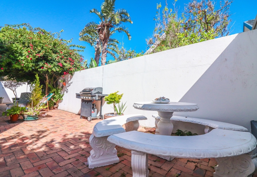 To Let 2 Bedroom Property for Rent in Voelklip Western Cape